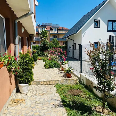 цветен рай, Apartment *